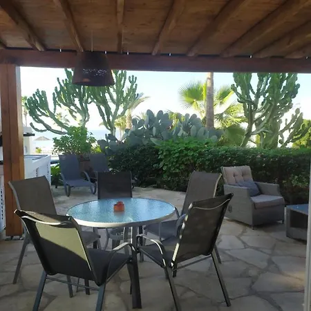 Margo By The Sea فيلة *