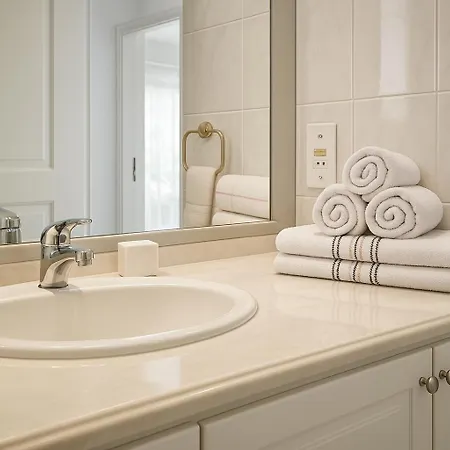 Margo By The Sea فيلة *